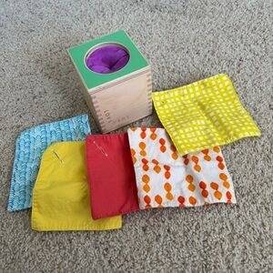 Lovevery • The Senser Play Kit - Magic Tissue box